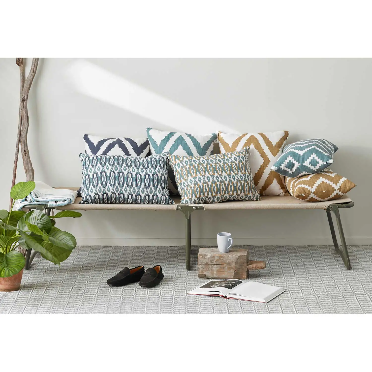 Chhatwal & Jonsson Ikat Delhi Cushion Indoor/Outdoor 40x60 Cm, Heaven Blue/Beige 2 Chhatwal & Jonsson Ikat Delhi Cushion Indoor/Outdoor 40x60 Cm, Heaven Blue/Beige - Image 2