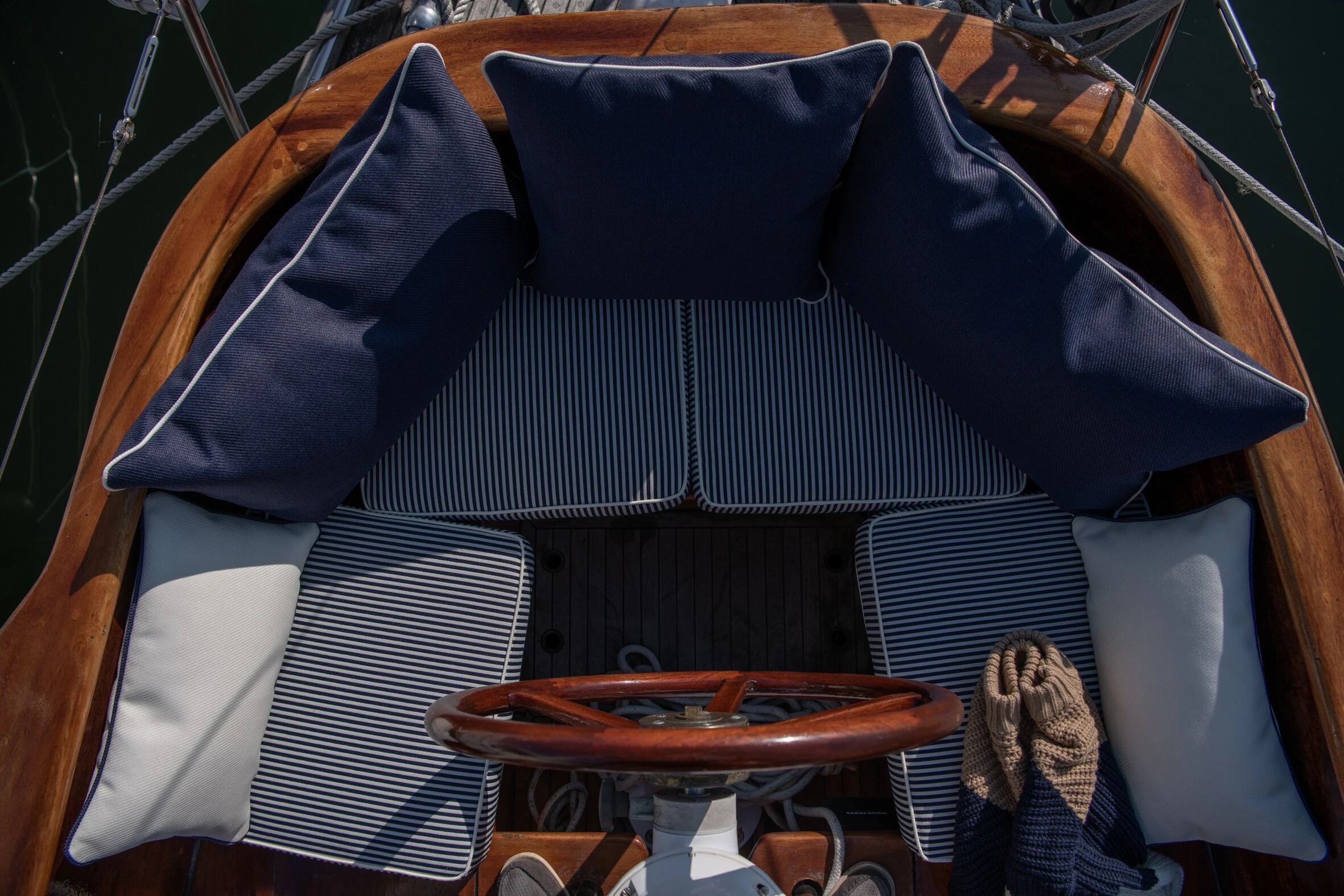 DIYTI Plain Cushion 40x65 Cm, Navy 3 DIYTI Plain Cushion 40x65 Cm, Navy - Image 3