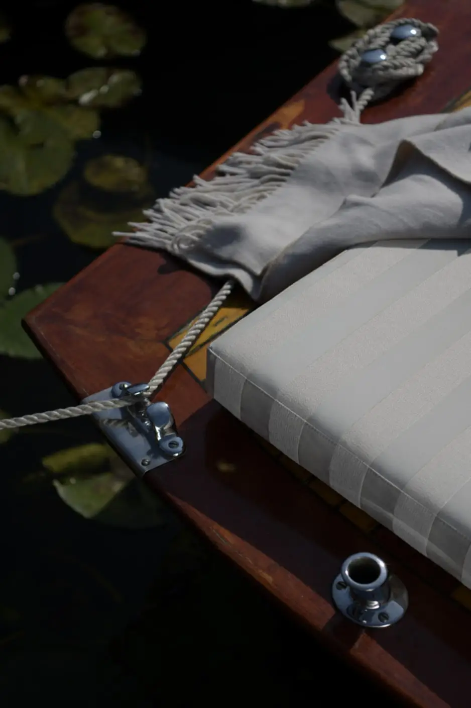 DIYTI Wide Stripe Boat Cushion 40x45 Cm, White 3 DIYTI Wide Stripe Boat Cushion 40x45 Cm, White - Image 3