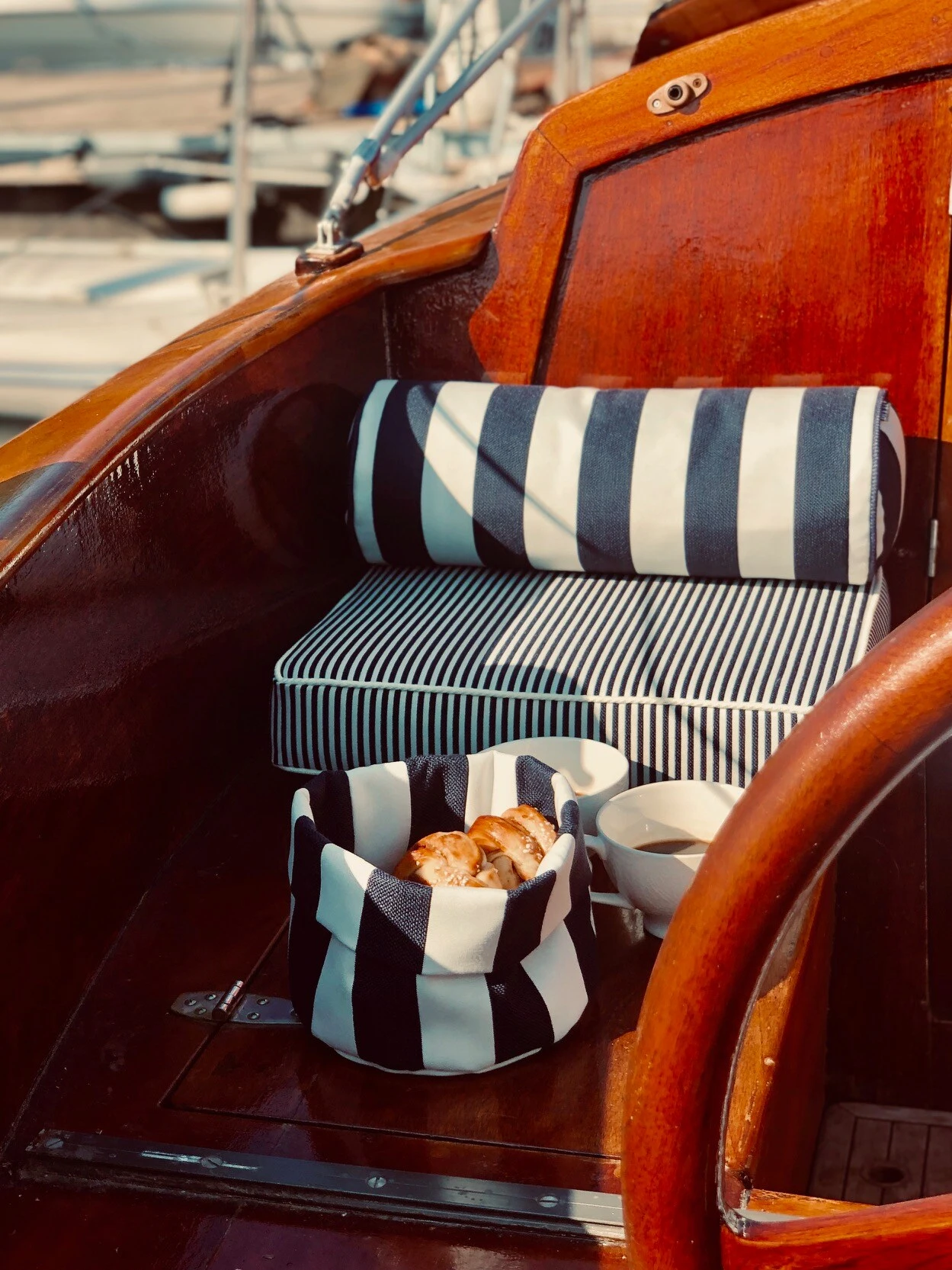 DIYTI Wide Stripe Cushion 17x45 Cm, Navy 4 DIYTI Wide Stripe Cushion 17x45 Cm, Navy - Image 4