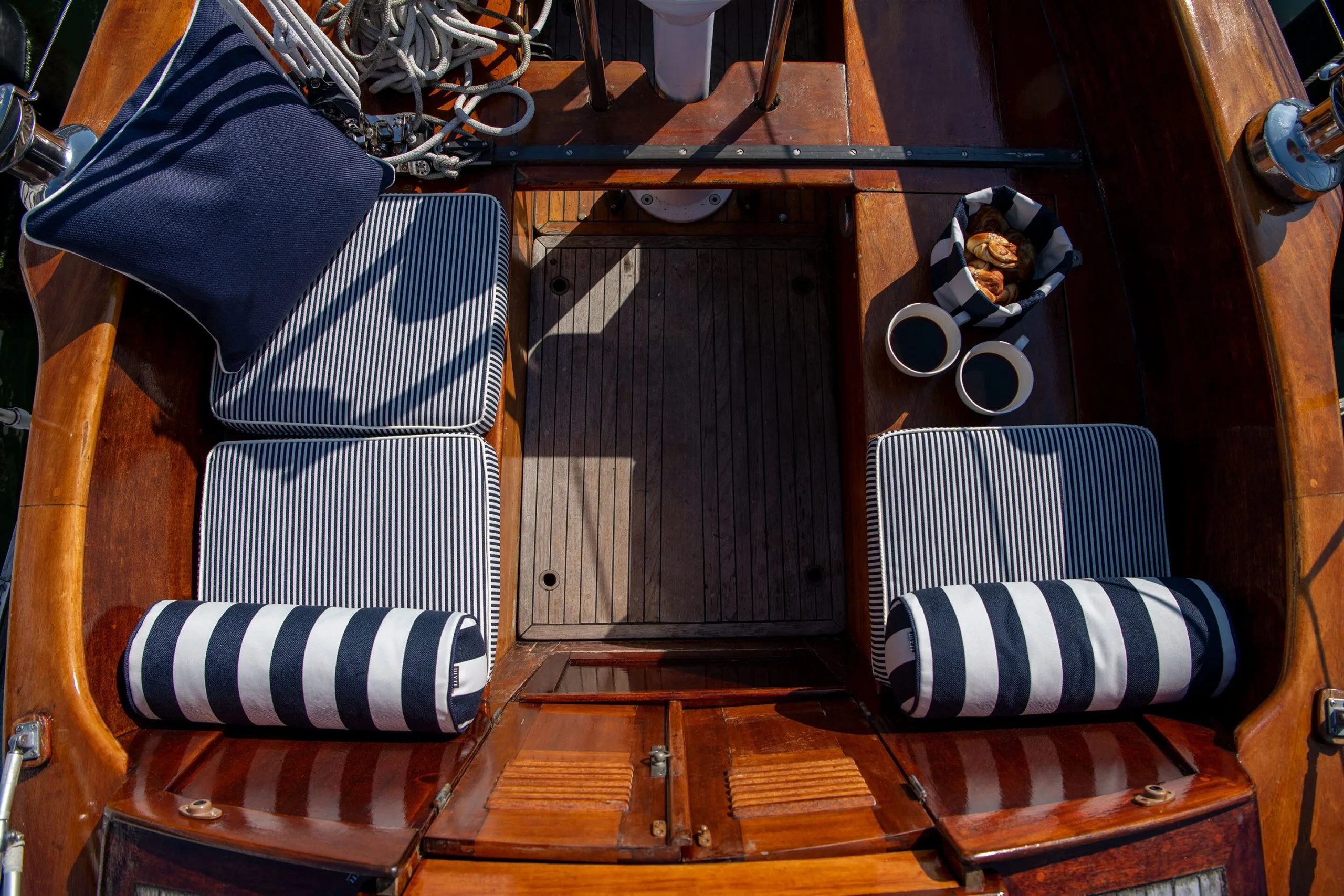 DIYTI Wide Stripe Cushion 17x45 Cm, Navy 5 DIYTI Wide Stripe Cushion 17x45 Cm, Navy - Image 5