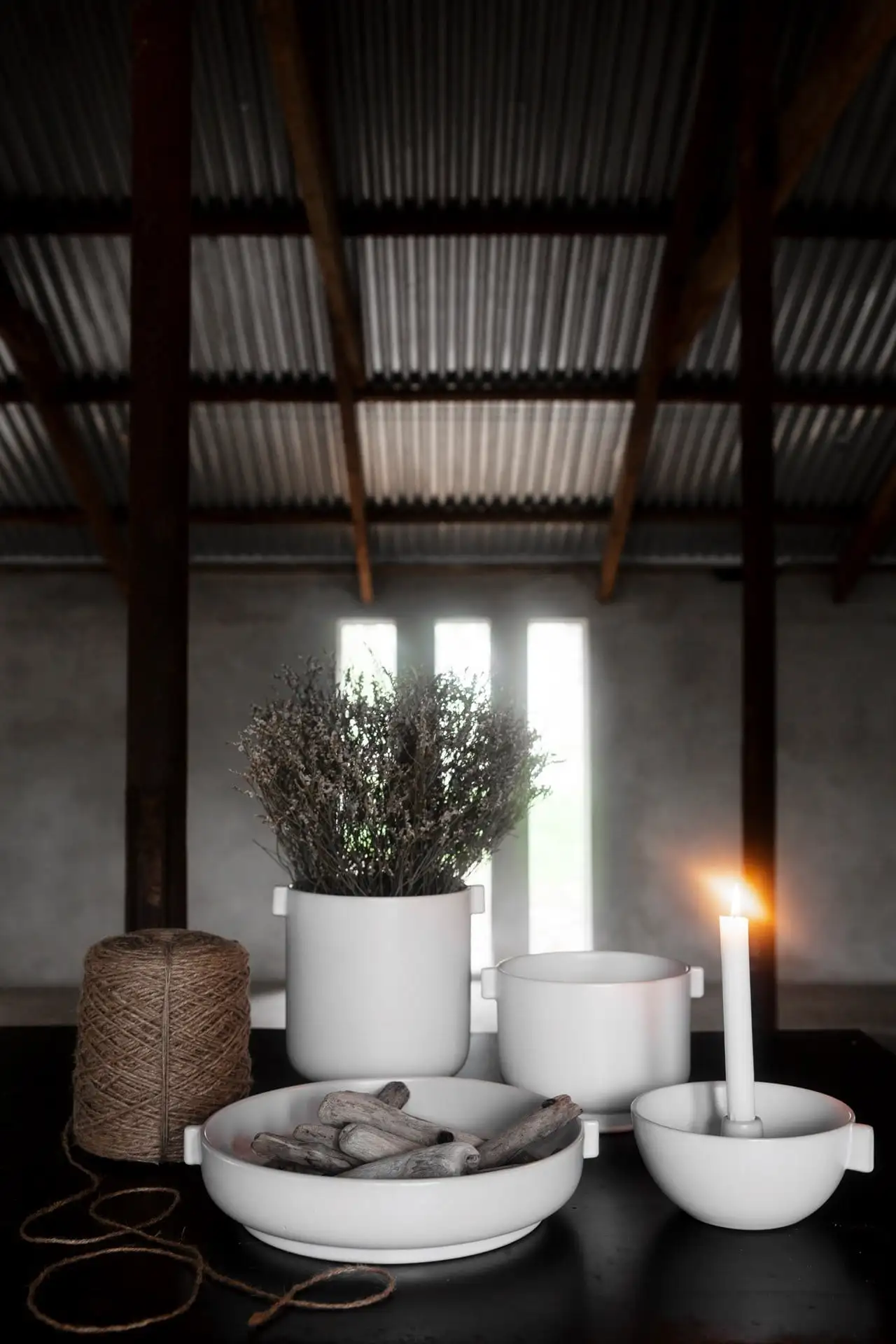 Ernst Flower Pot With Handle, D19,5 H15, White Sand 3 Ernst Flower Pot With Handle, D19,5 H15, White Sand - Image 3