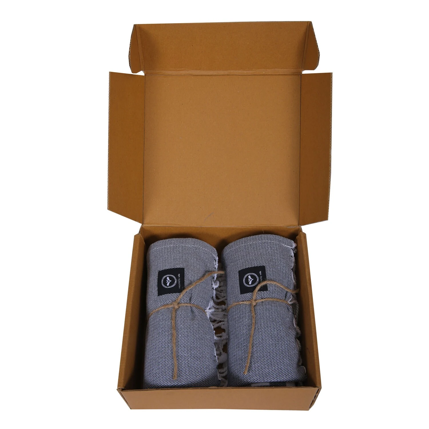 Recycled By Wille Kochi Gift Set Bath 2 Pieces Hamam Bath Sheet, Dark Grey / White 1 Recycled By Wille Kochi Gift Set Bath 2 Pieces Hamam Bath Sheet, Dark Grey / White