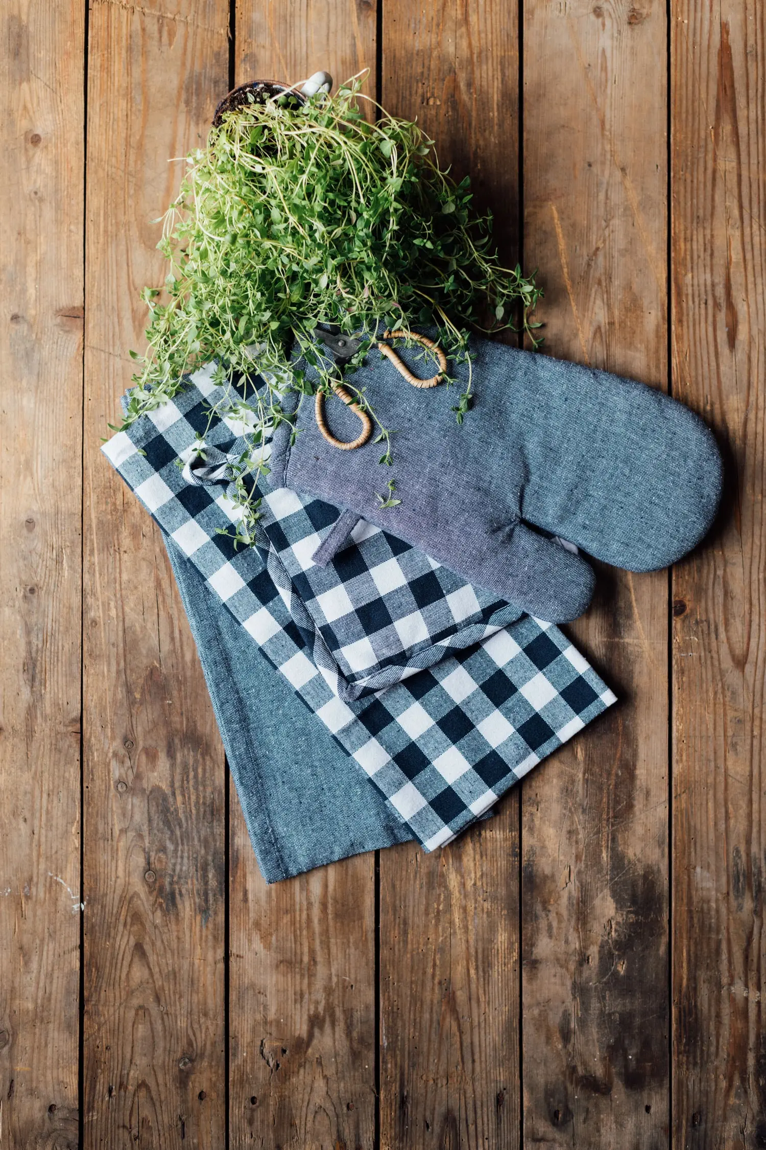 Recycled By Wille Sture Barbecue Set, Marine / White 2 Recycled By Wille Sture Barbecue Set, Marine / White - Image 2